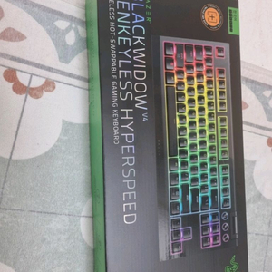 Razer BlackWidow V4 키보드 새상품