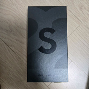갤럭시 S22 울트라 블랙 색상입니다