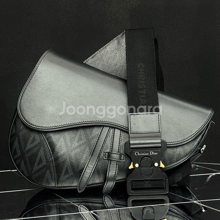 [새상품급]디올 CD 다이아몬드 새들백 블랙 크로스백--0