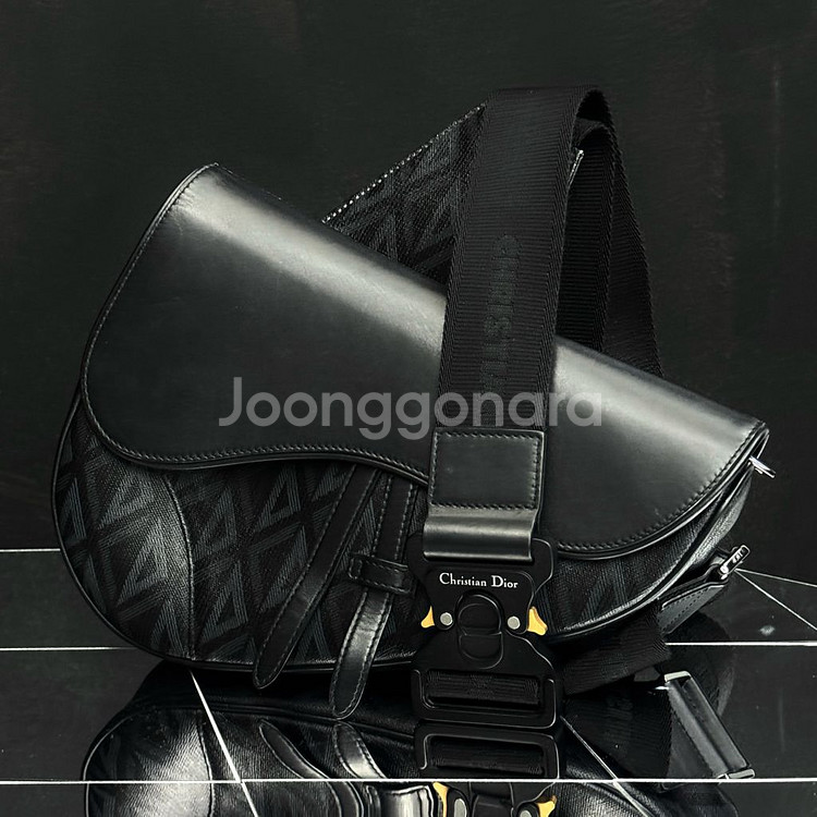 [새상품급]디올 CD 다이아몬드 새들백 블랙 크로스백--1