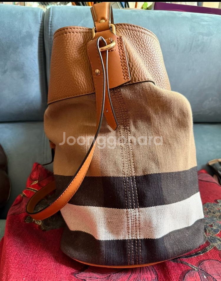 버버리 전지현 호보백 브라운--2