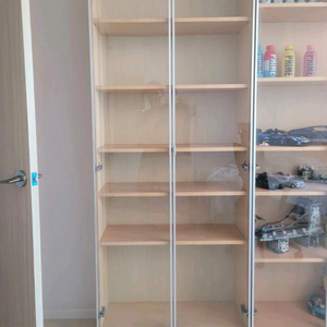 이케아 빌리 책장(유리문포함) 1개 팝니다.