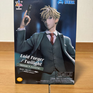 스파이 패밀리 로이드 포저 피규어