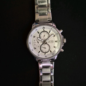 아우디 메탈 시계