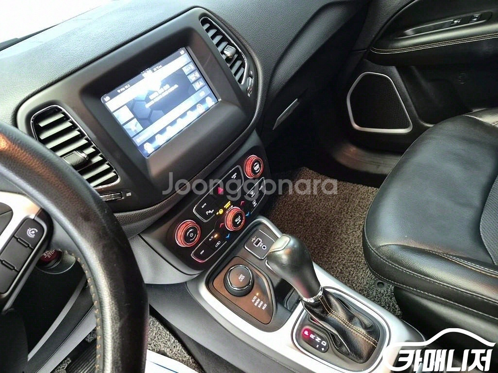 [지프]컴패스 2세대 2.4 AWD 론지튜드 (5인승)--9