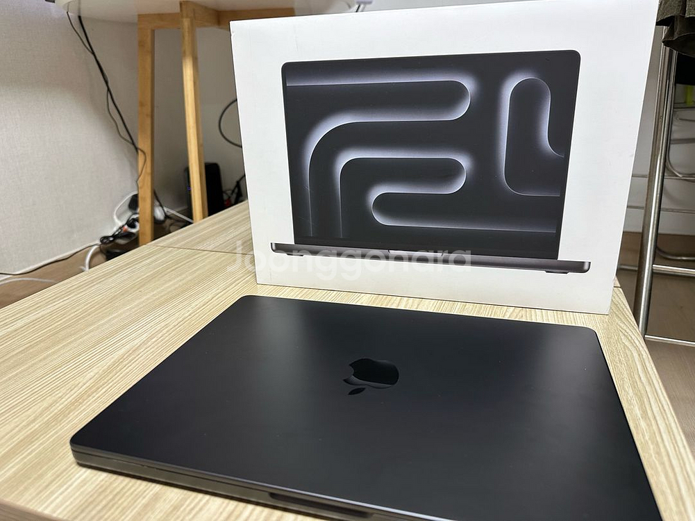 맥북프로 m3pro칩 14인치 18gb 1Tb--12