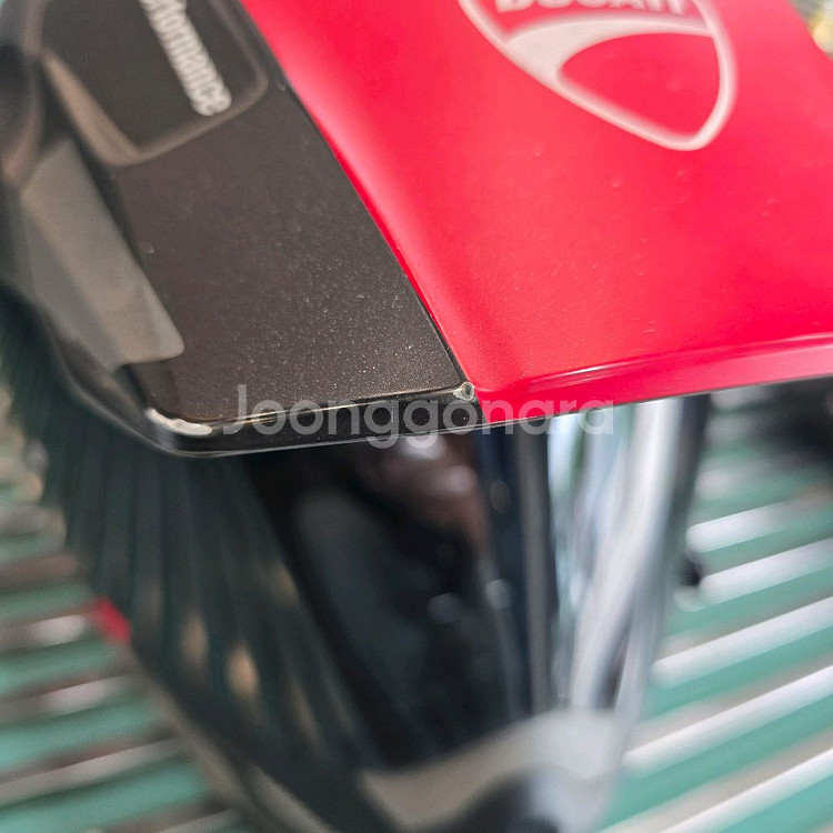 두카티 아라이 헬멧 판매합니다--1