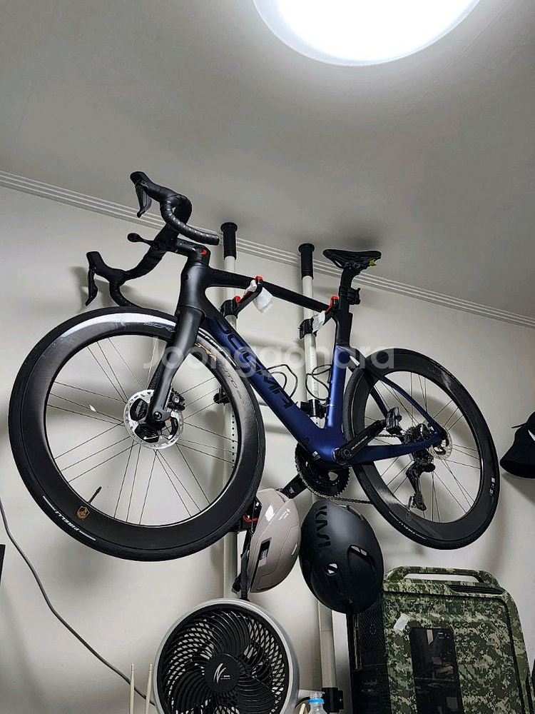 피나렐로 도그마f 575사이즈 로드바이크 팝니다--1