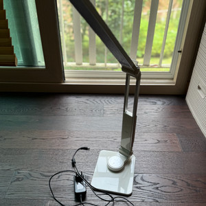 Prism LED 데스크 램프 화이트