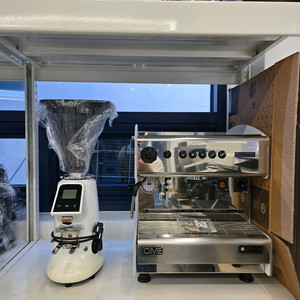 씨메02 커피머신 , 벨로즈 그라인더 판매합니다.