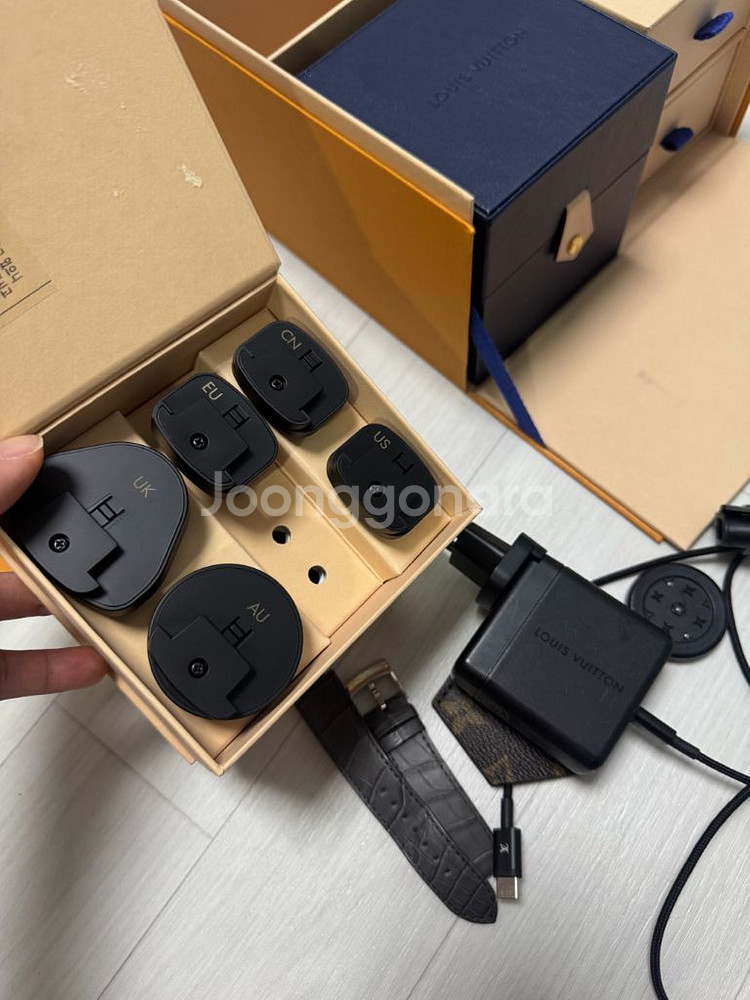 루이비통 땅부르 호라이즌 라이트업 스마트워치--3