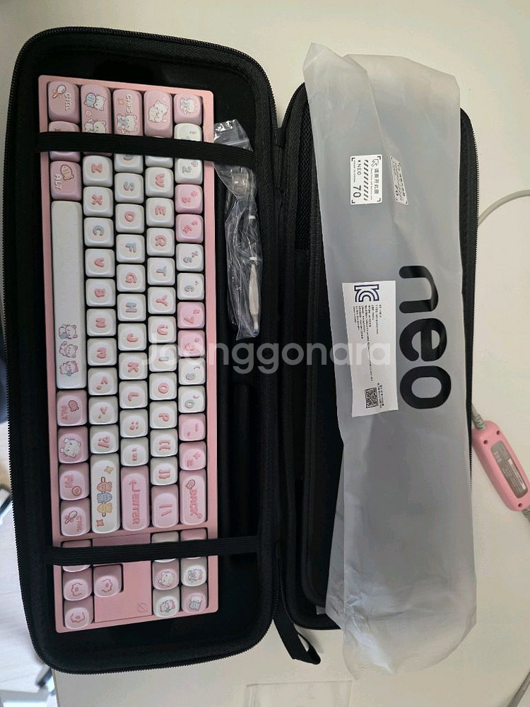 Qwertykey NEO70 핑크 판매합니다.--0