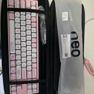 Qwertykey NEO70 핑크 판매합니다.