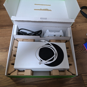 xbox series s팝니다