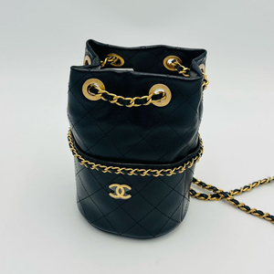 샤넬 블랙 버킷백