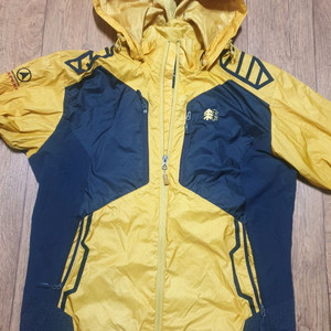 코오롱 아웃도어 바람막이 95사이즈입니다