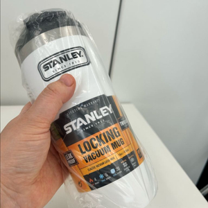 새상품 스탠리 클래식 원핸드 머그 473ml 화이트