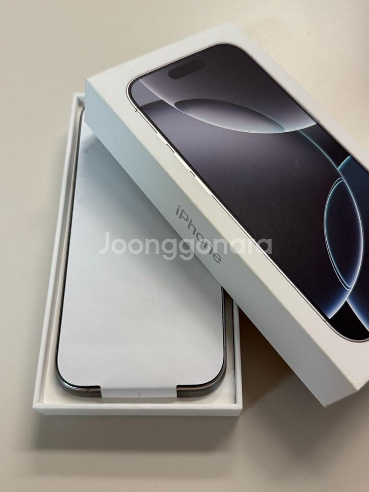 아이폰16Pro 258기가 화이트티타늄 판매합니다--1