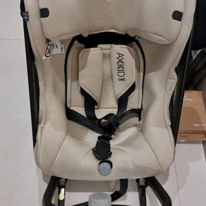 악스키드 원+ 카시트