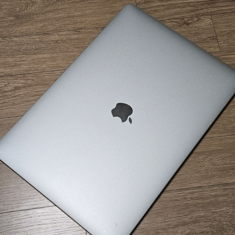 맥북프로 터치바 15인치 2018 512GB 이미지