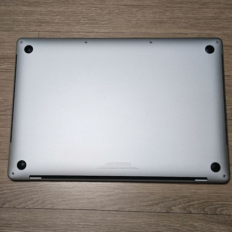 맥북프로 터치바 15인치 2018 512GB 이미지