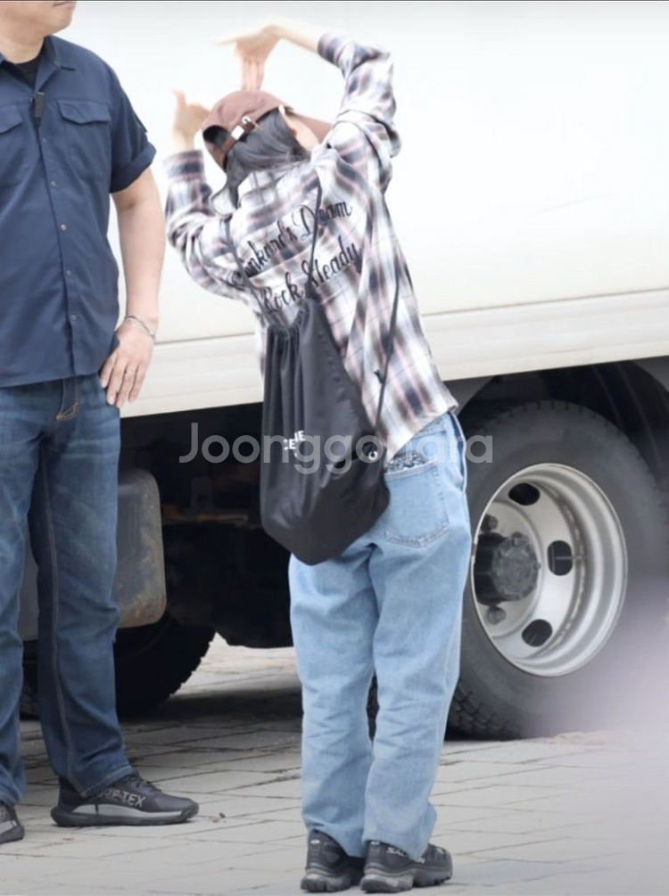 셀린느스트링백팩,셀린느백팩,김지원,리사--4