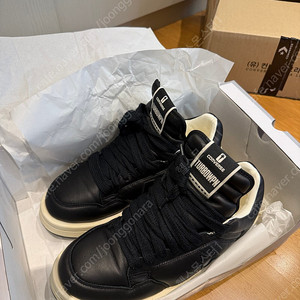 컨버스 터보웨폰 블랙 300사이즈 판매합니다