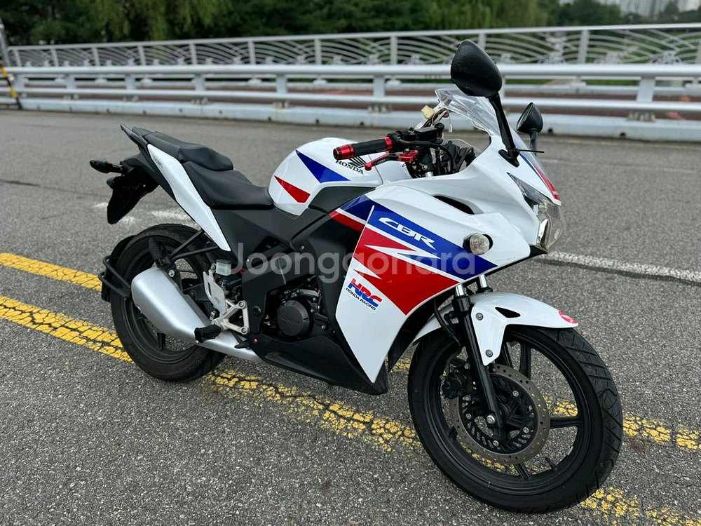 혼다 cbr125 17년형 짧은키로수 판매합니다--0