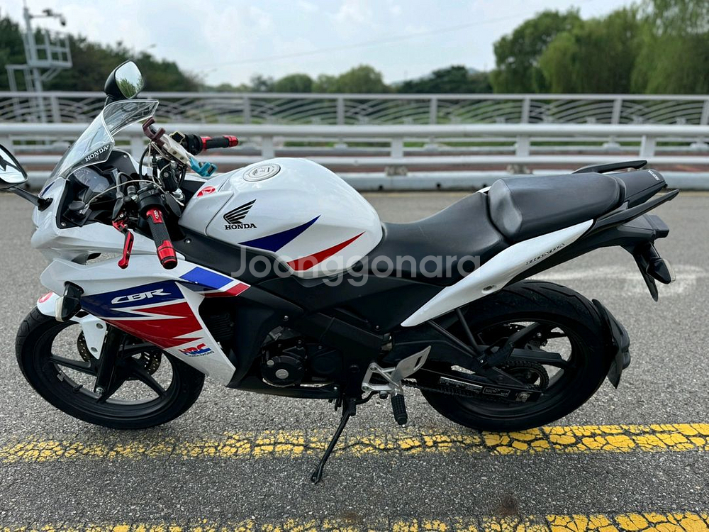 혼다 cbr125 17년형 짧은키로수 판매합니다--2