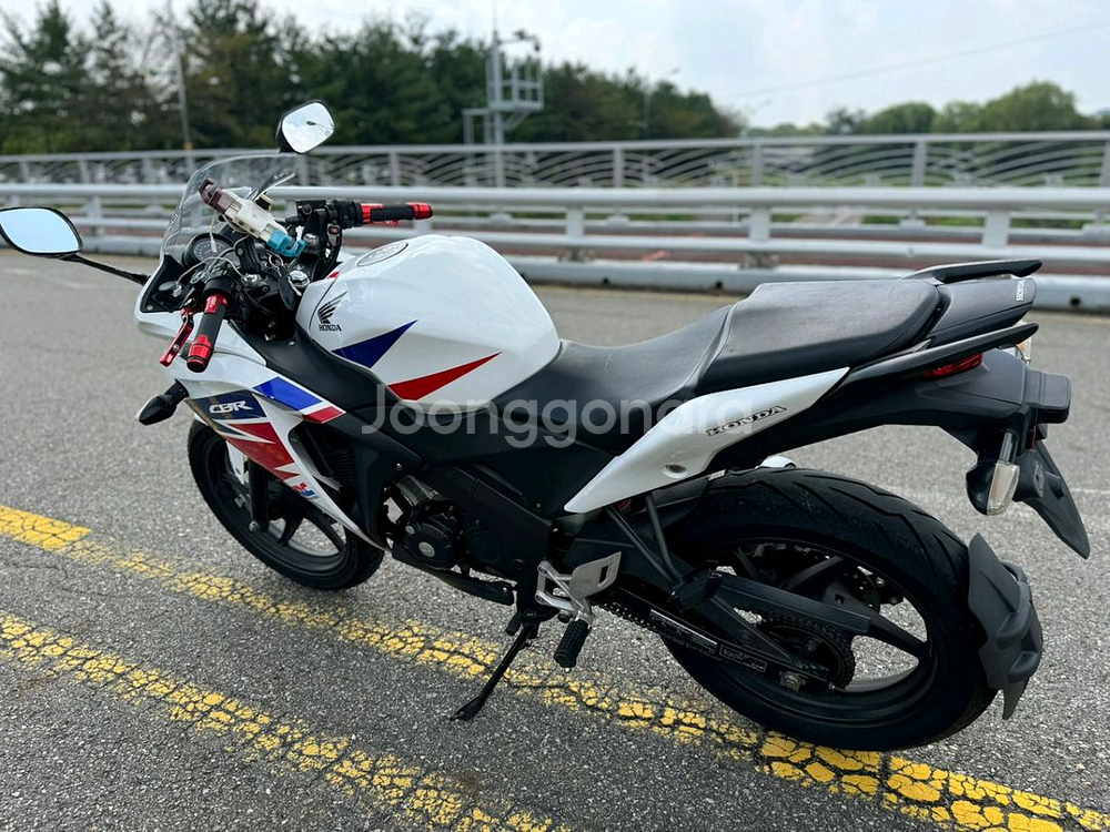 혼다 cbr125 17년형 짧은키로수 판매합니다--5