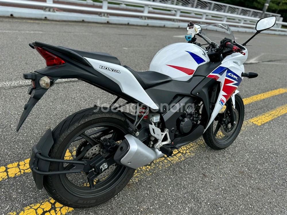 혼다 cbr125 17년형 짧은키로수 판매합니다--7
