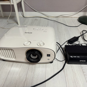 엡손 EH-TW6700W 빔프로젝터, 100인치 스크린