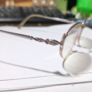 발렌티노 차루티 100% Titanum 일본 반무테안경