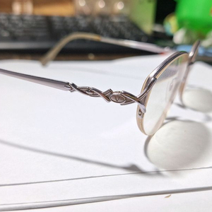 발렌티노 차루티 100% Titanum 일본 반무테안경