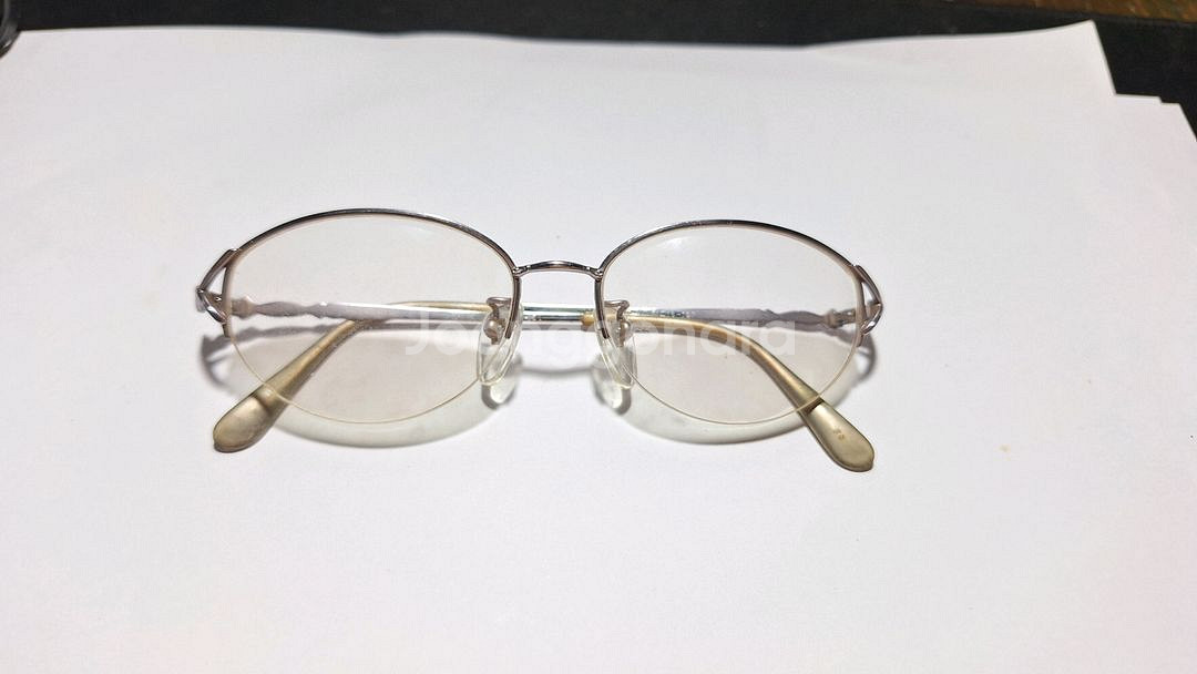 발렌티노 차루티 100% Titanum 일본 반무테안경--1