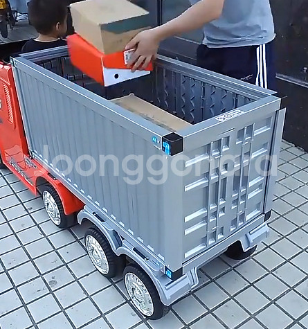 빨간색 컨테이너 트럭 어린이 전동차 새제품--1