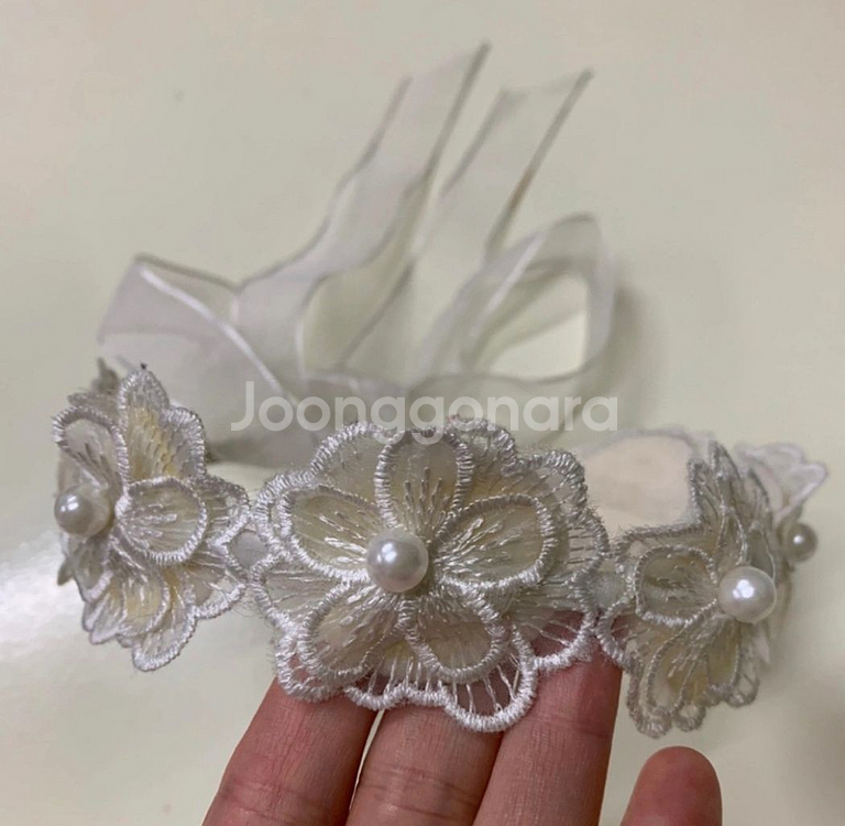 새상품) 꽃 머리띠 리본끈 (셀프웨딩 또는 여아용)--1