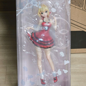 플레어 페이트 세이버(네로) 진홍의 현대 의상 개봉품