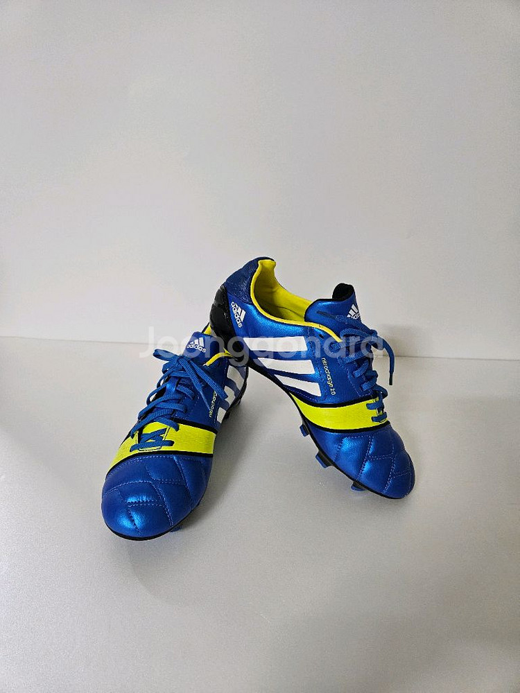 265)아디다스 삼선 축구화--2