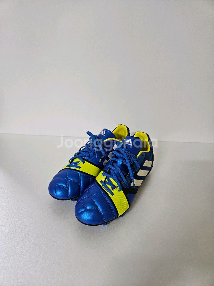 265)아디다스 삼선 축구화--1