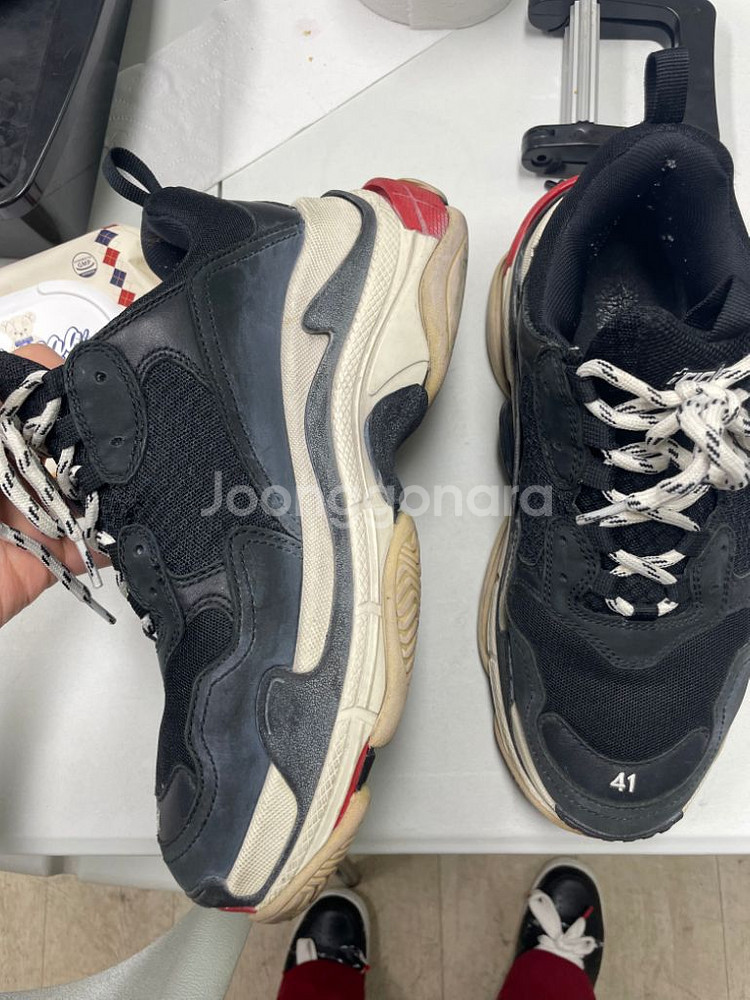 발렌 트리플s 260-265 / 42size교환도 가능--1