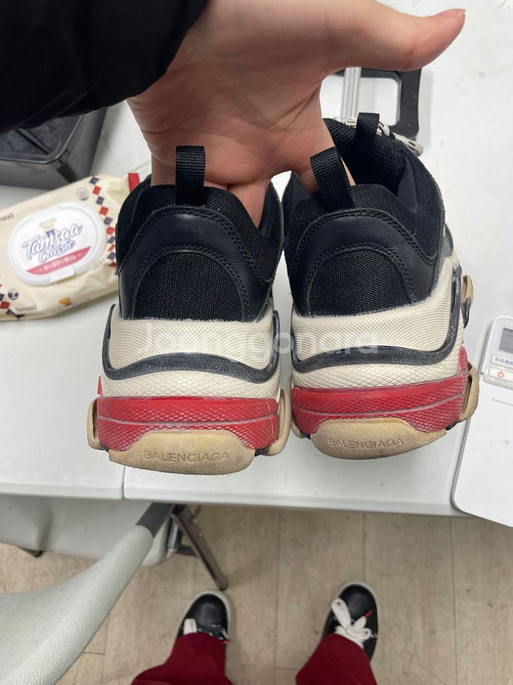 발렌 트리플s 260-265 / 42size교환도 가능--2