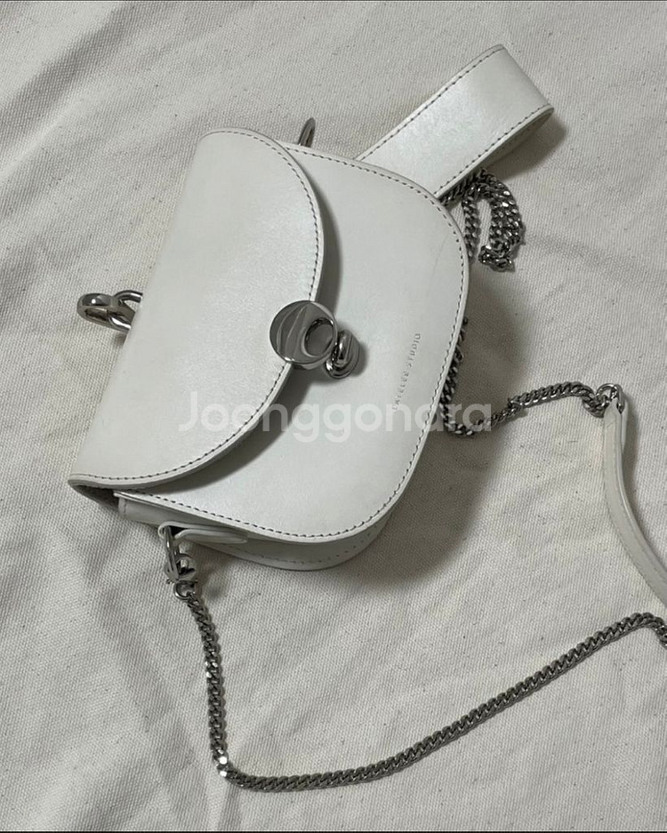 레이트리스튜디오 미니 새들백 화이트--1