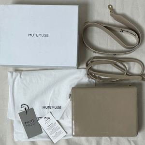 뮤트뮤즈 아뮤즈백