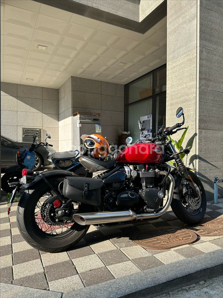 23년식 트라이엄프 본네빌 바버 신차급--2