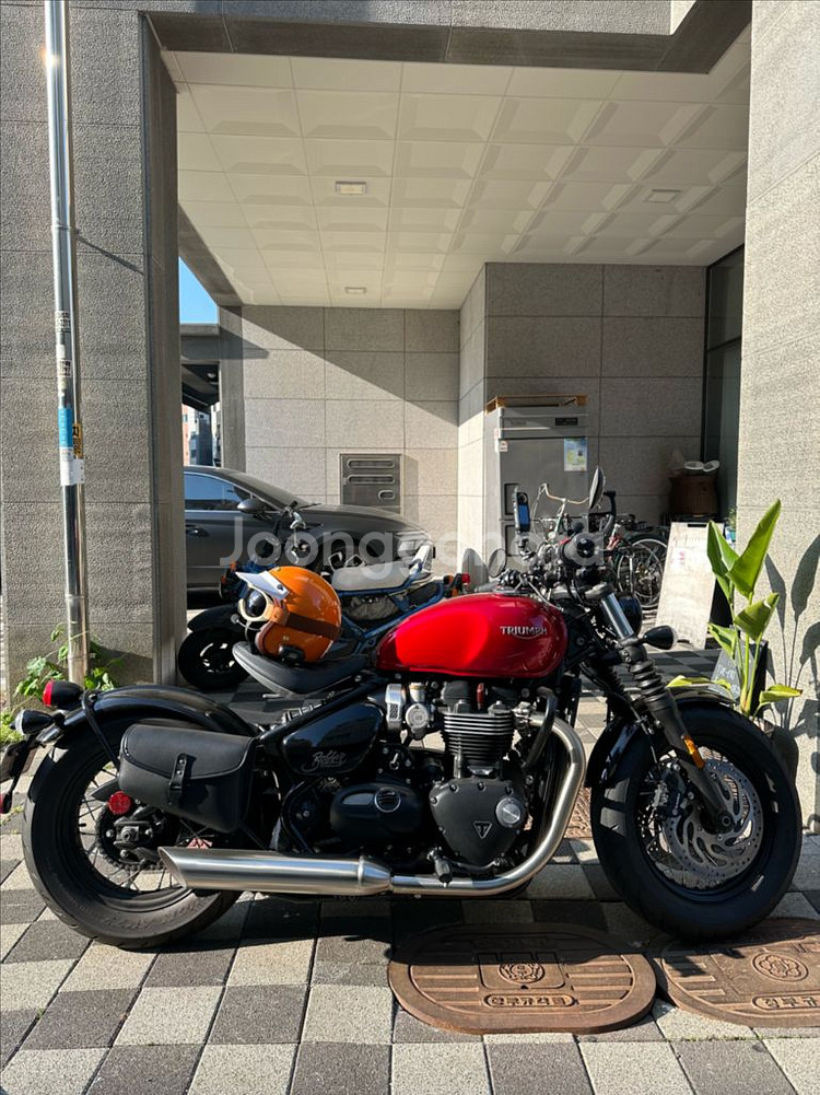 23년식 트라이엄프 본네빌 바버 신차급--0