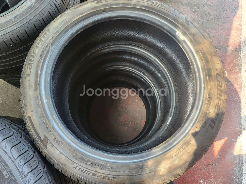 215 45 17 한국타이어 라우펜--0