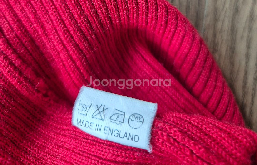 버버리 목폴라 티셔츠--2