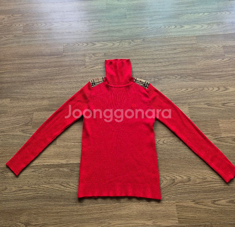 버버리 목폴라 티셔츠--0