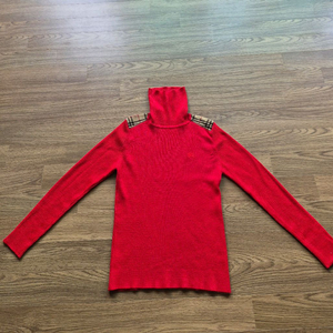 버버리 목폴라 티셔츠